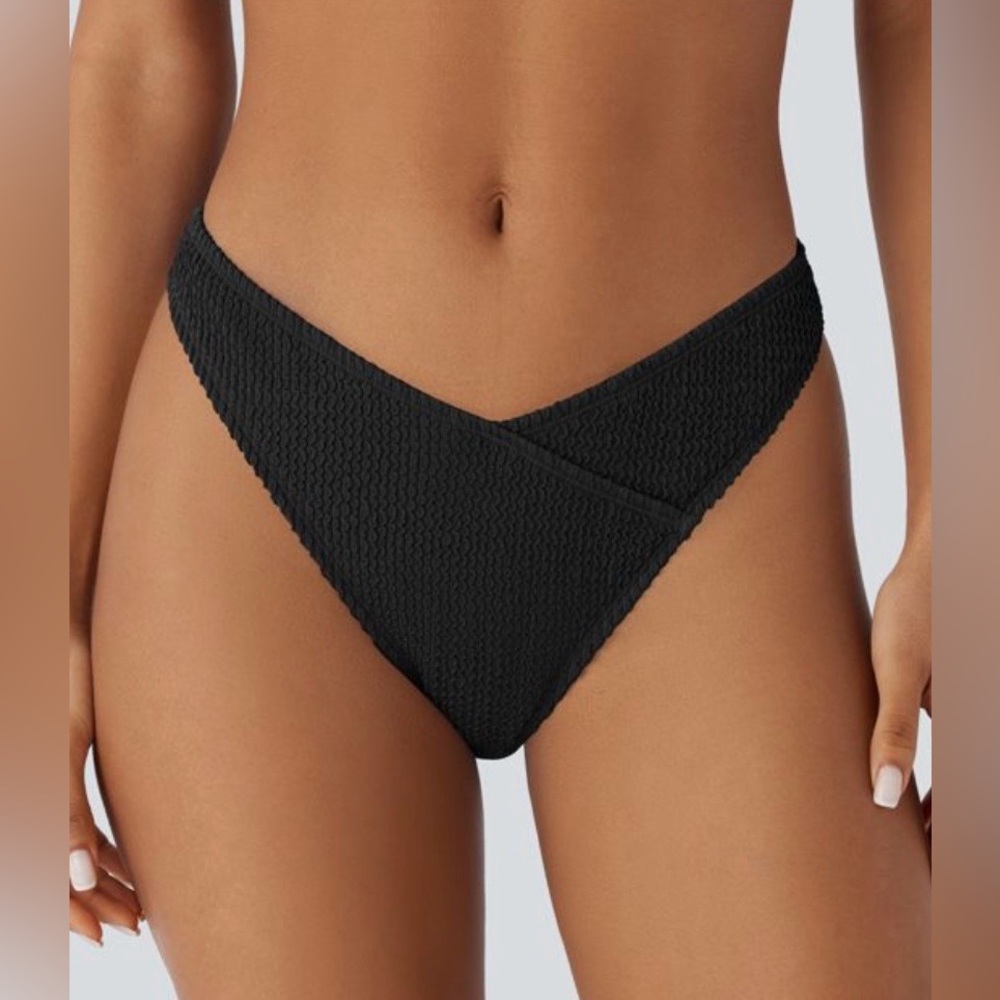 Halara‎ Crossover Low Rise Textured Bikini Bottom Swimsuit Black Women Size S